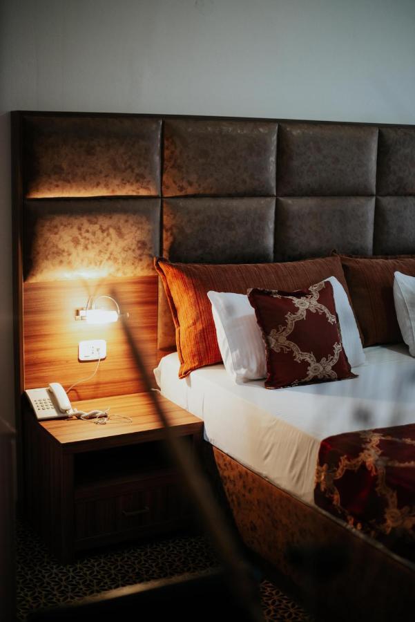 Hotel Lion Улцинь Экстерьер фото
