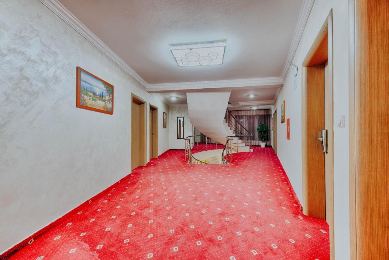 Hotel Lion Улцинь Экстерьер фото
