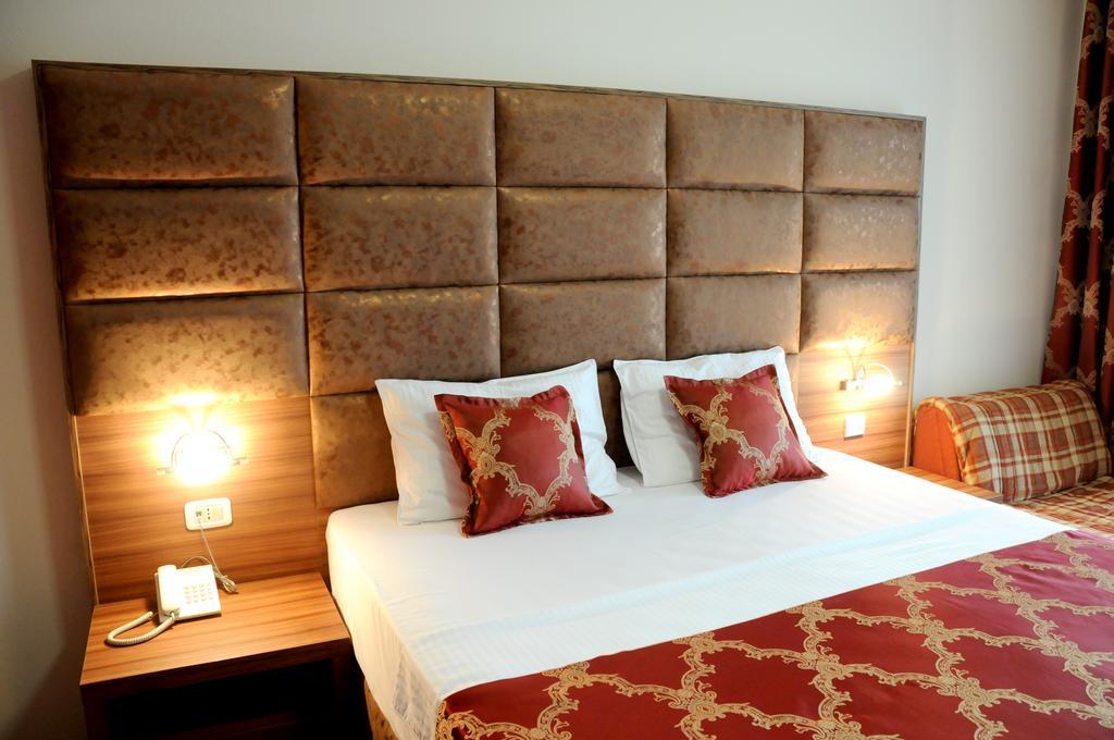 Hotel Lion Улцинь Экстерьер фото