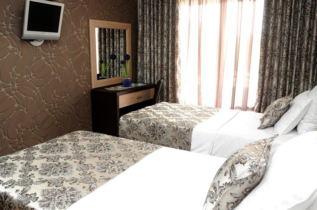 Hotel Lion Улцинь Экстерьер фото