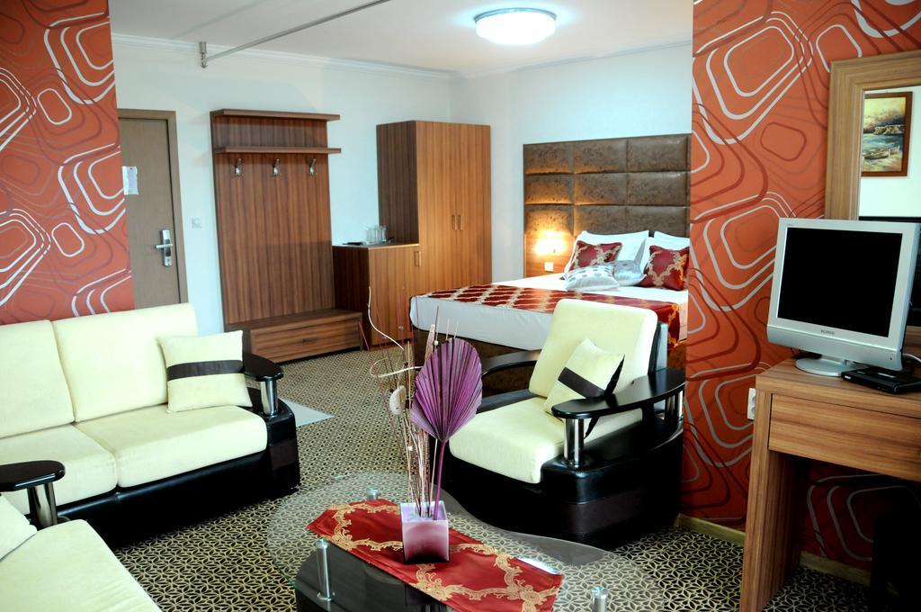 Hotel Lion Улцинь Экстерьер фото