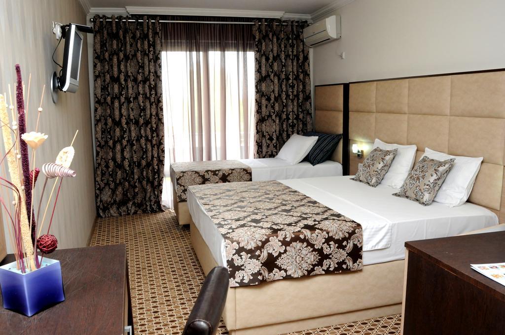 Hotel Lion Улцинь Экстерьер фото